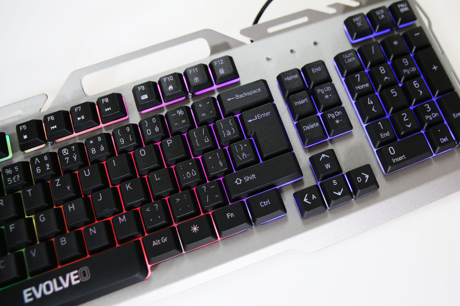 Začala se prodávat nová herní klávesnice Evolveo GK700