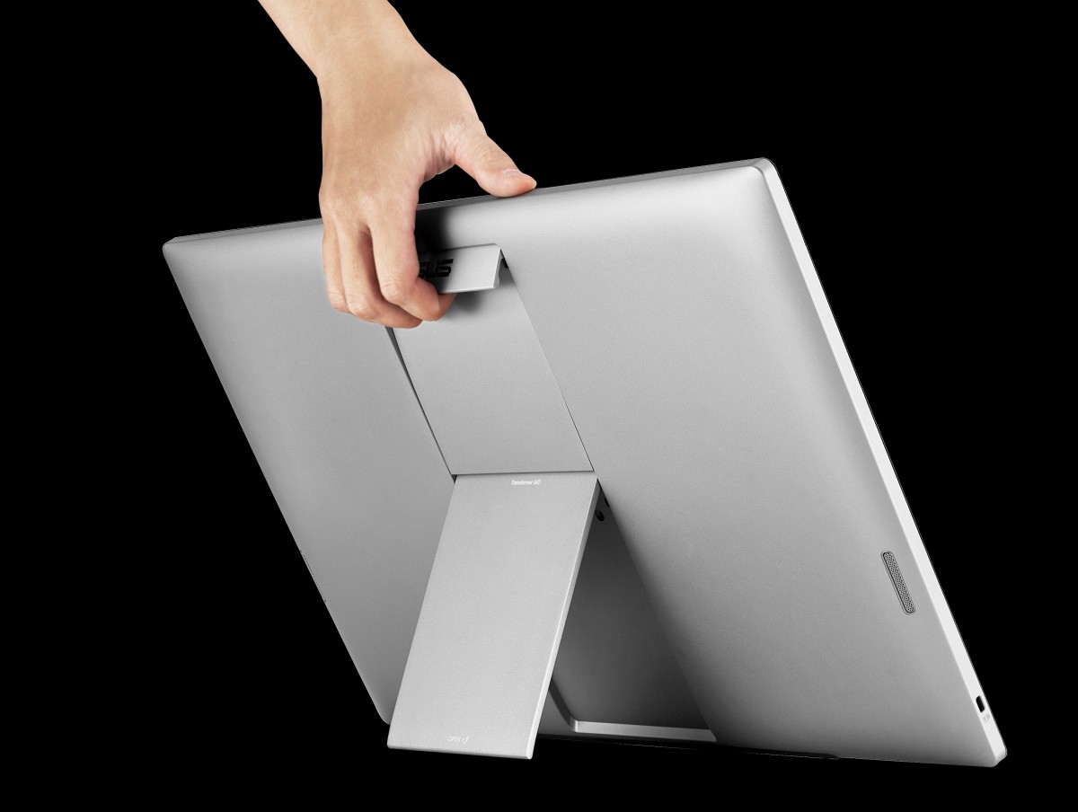 Asus Transformer All-in-One: Kombinace tabletu s Androidem a desktopu s Windows 8