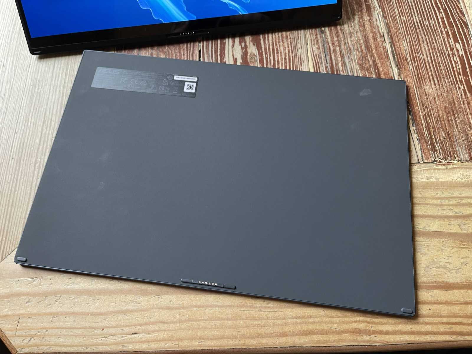 Test Asus Zenbook Duo (2024): Dva panely jsou víc než jeden!