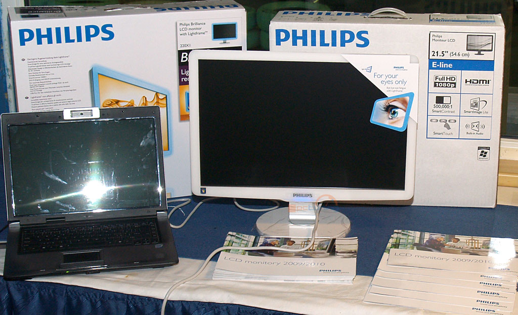 Snižte únavu očí studeným modrým světlem s monitory Philips LightFrame