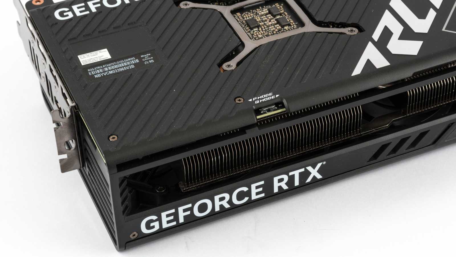 Asus ROG Strix GeForce RTX 4070 Ti OC Ed. O12G: Když vám normální karty nestačí