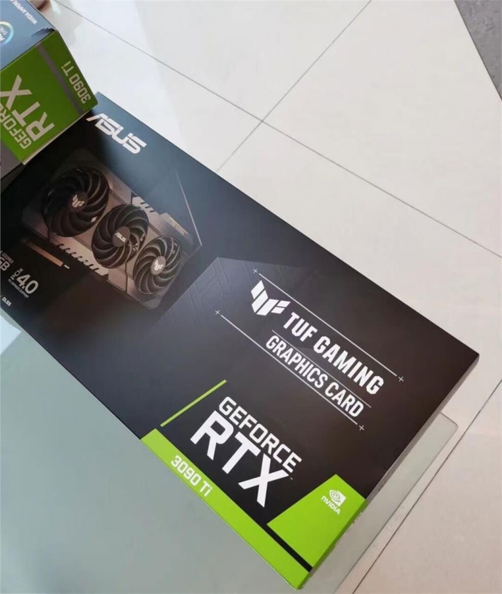 Spatřeno prodejní balení RTX 3090 Ti