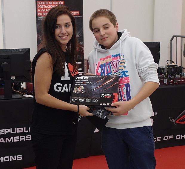 Druhou nejvyšší cenou byla grafická karta Radeon R7 260X s chlazením DirectCU II navíc v přetaktované edici.