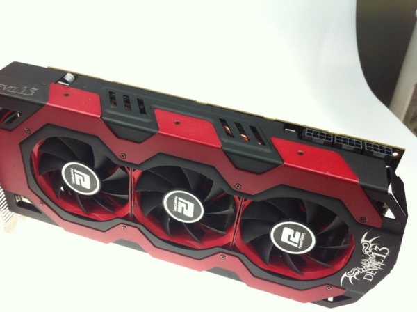 Monstrum! Dvoučipový Radeon HD 7970 X2 Devil13 od PowerColor