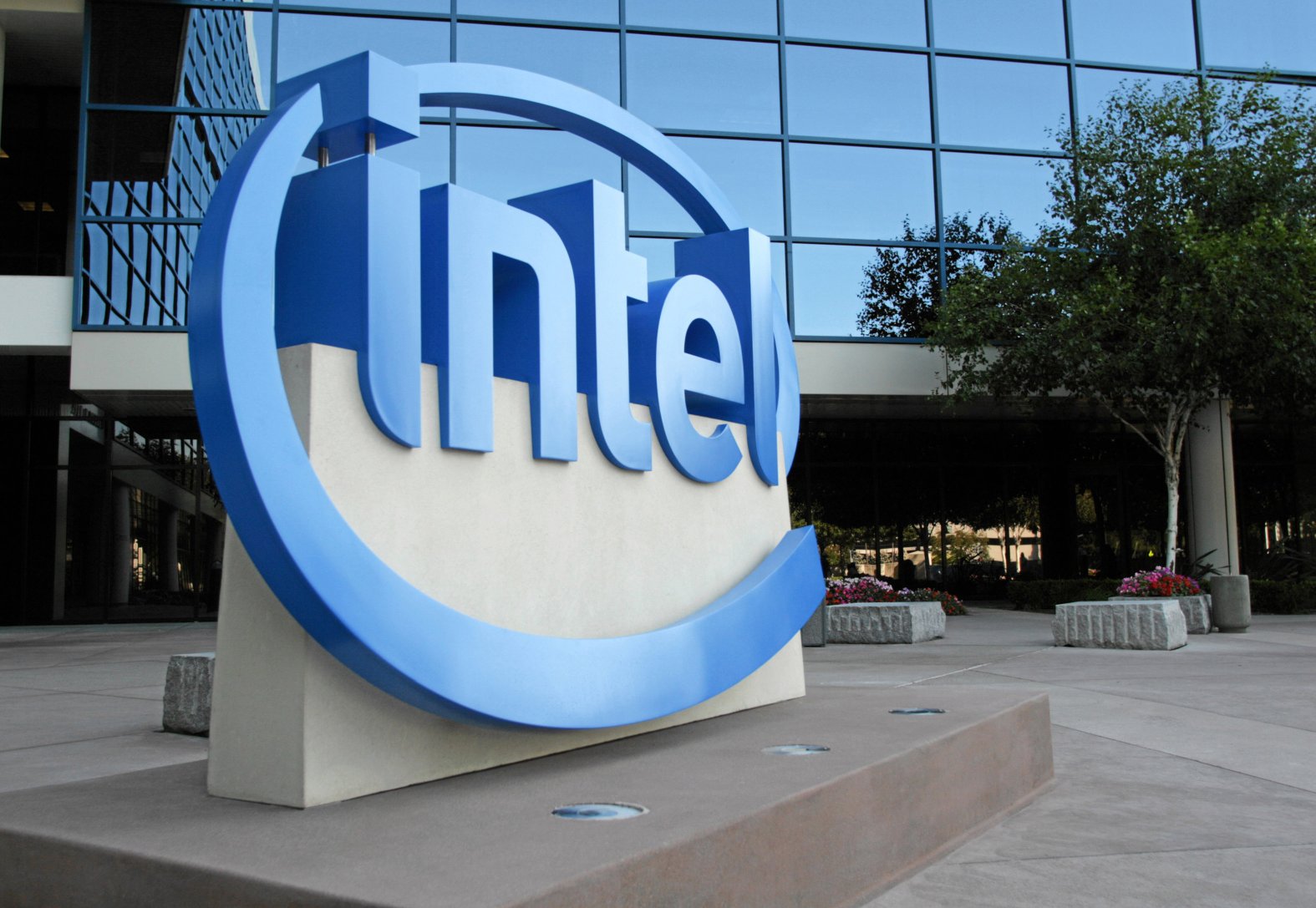 Intel za druhé čtvrtletí vyexpedoval rekordní počet procesorů