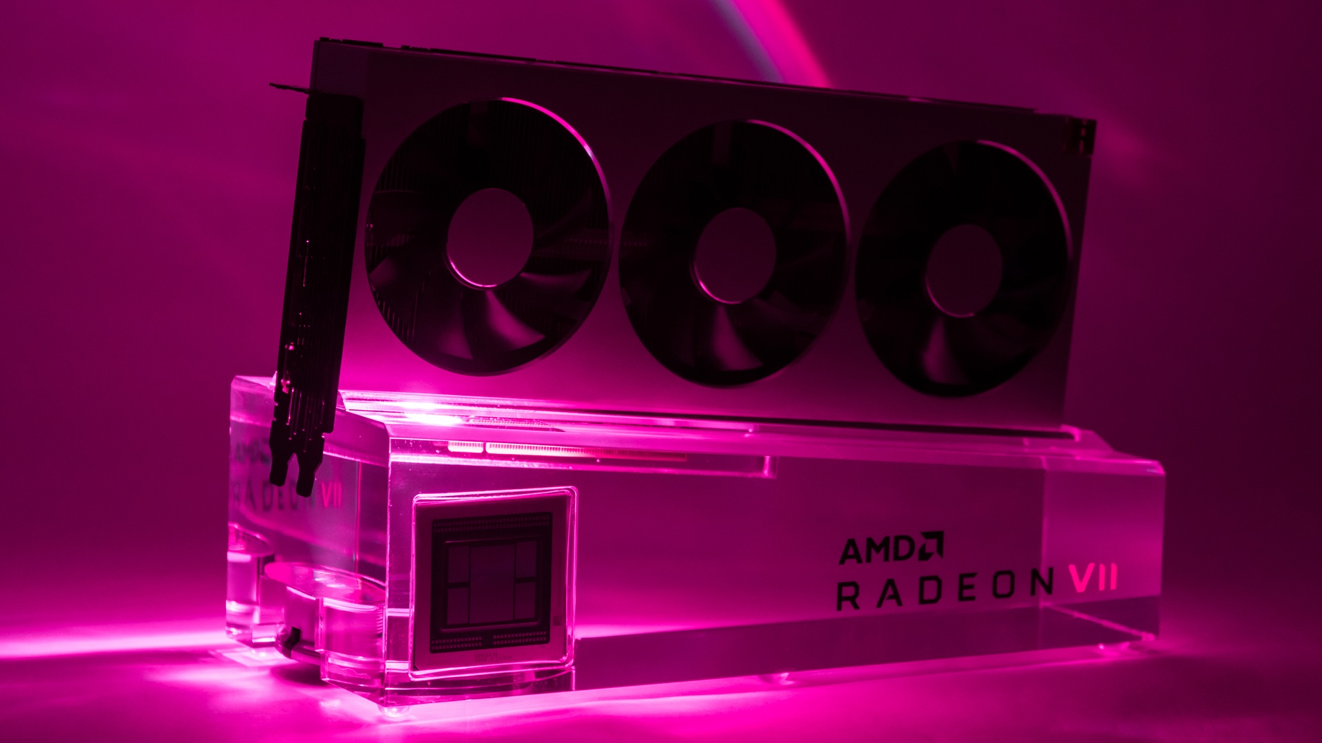 Radeon VII v redakci, testy už za pár dní