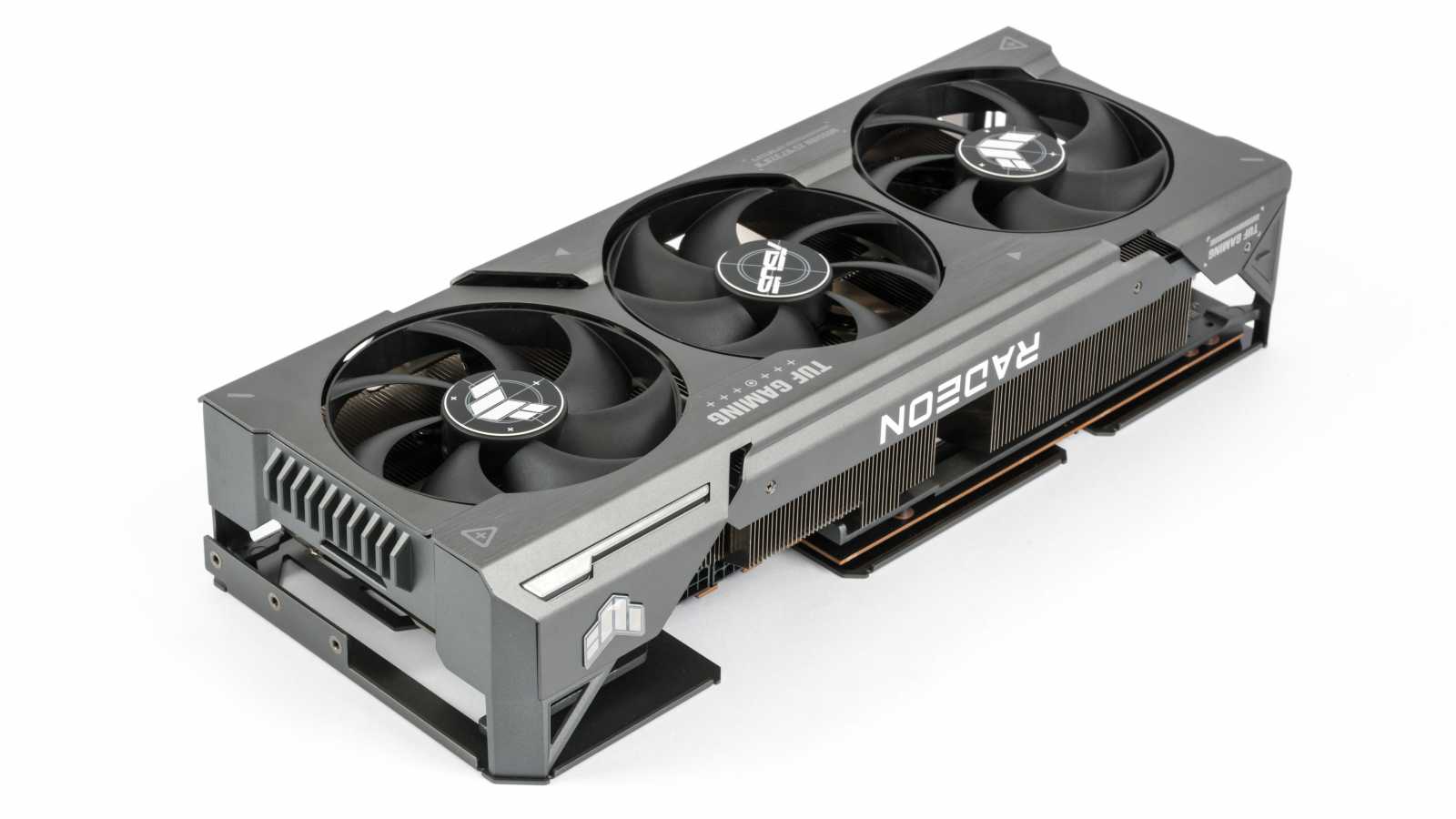 Asus TUF Radeon RX 7900 XT: Obrněnec se špičkovým chladičem