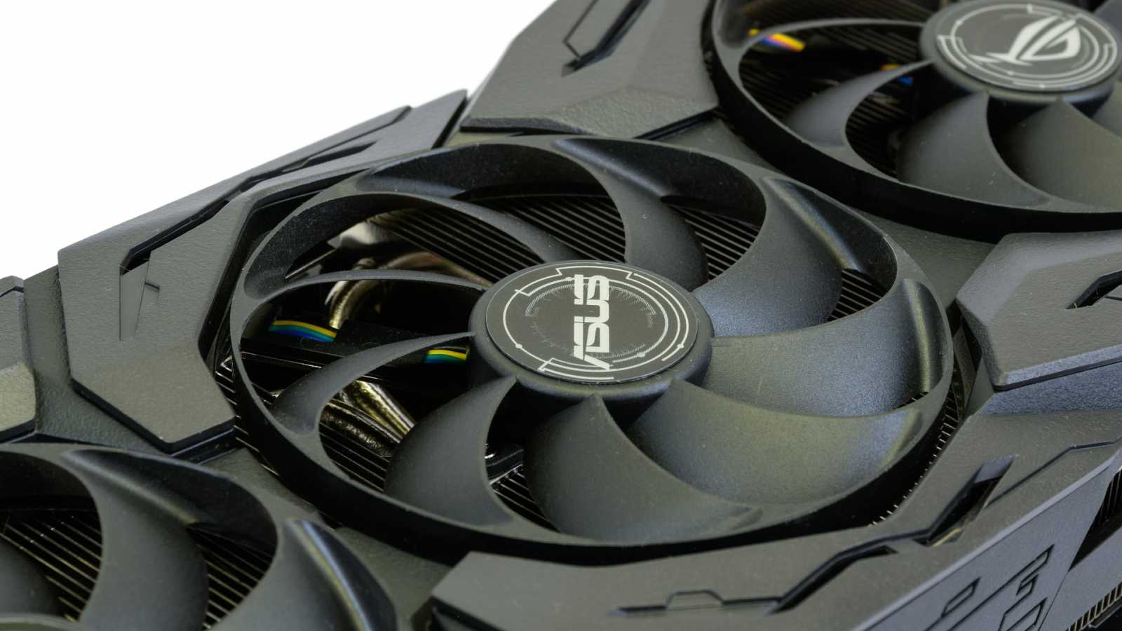 Test Asus ROG Strix RTX 2080 O8G: výkon i bez špuntů v uších