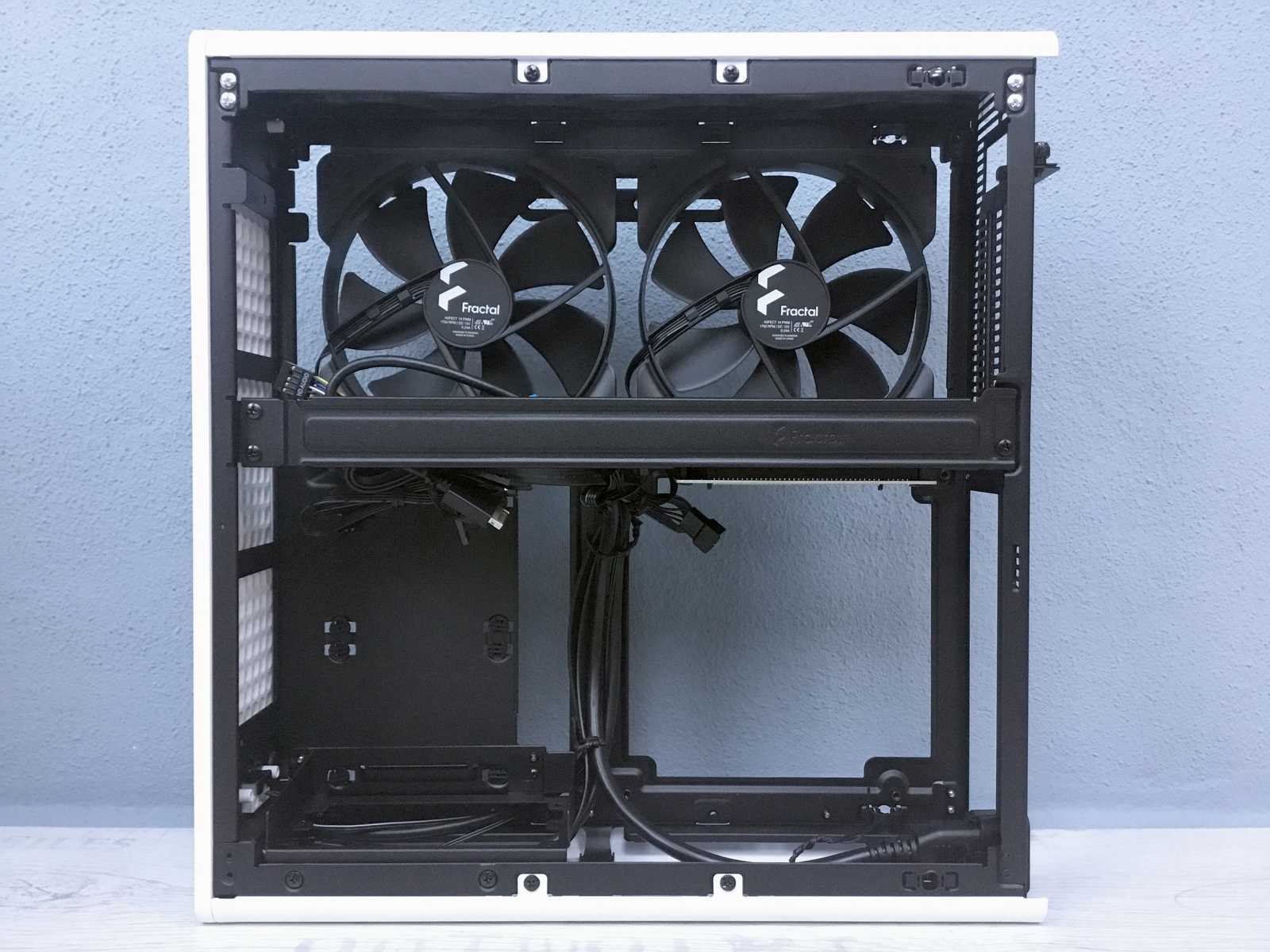 Test skříně Fractal Design Ridge