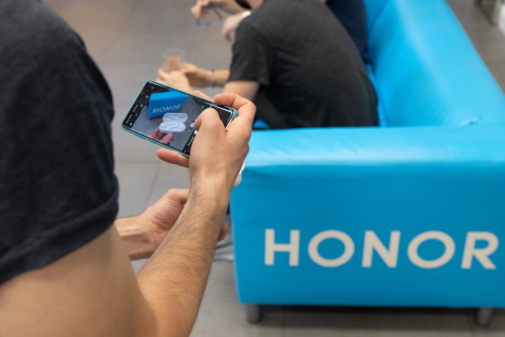  Honor na druhém setkání s fanoušky ukázal novinku Honor 20 Lite