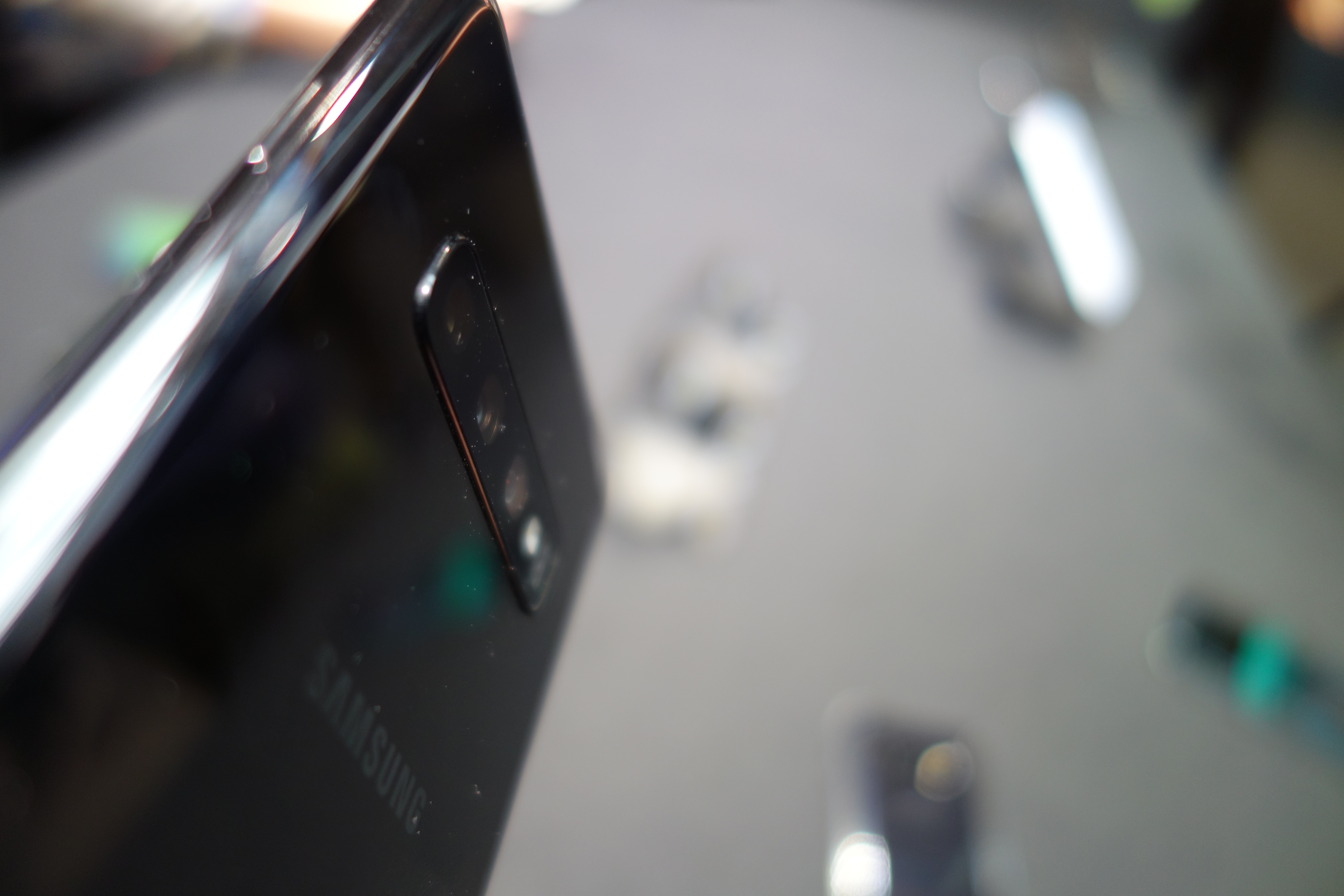 Samsung představil špičkové smartphony Galaxy S10e, S10 a S10+