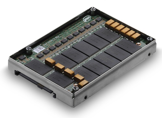 Hitachi začne s distribucí SSD Ultrastar SSD400M pro podniky