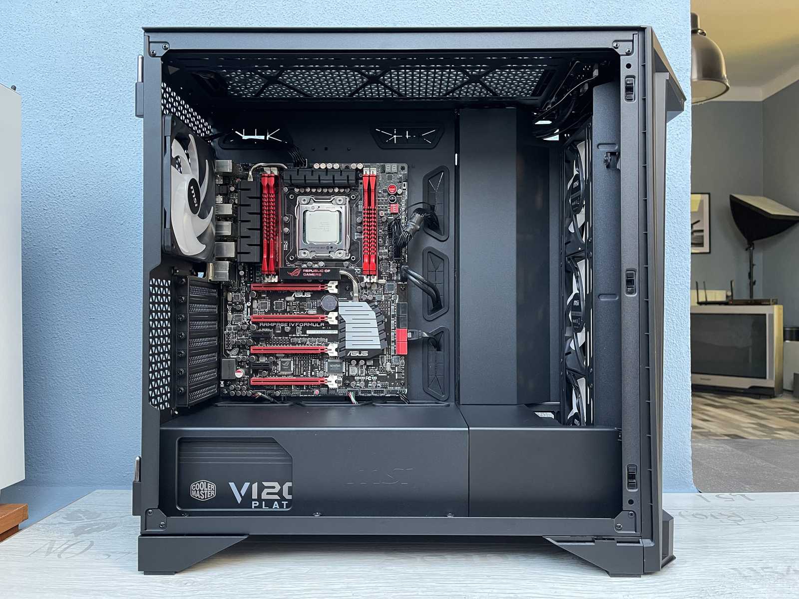 Test skříně MSI MEG PROSPECT 700R – velký displej coby oceněná inovace