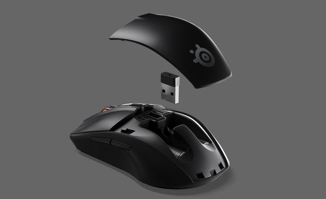 SteelSeries Rival 3 Wireless nemá ocas a žere tužkové baterky 