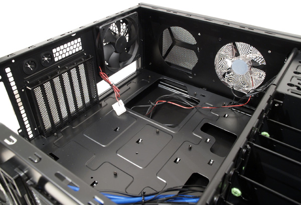 Eurocase ML 9805 TwinCooling – pekelný skelet