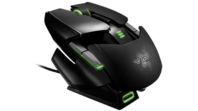 Razer oznámil novou bezdrátovou herní myš Ouroboros pro praváky i leváky