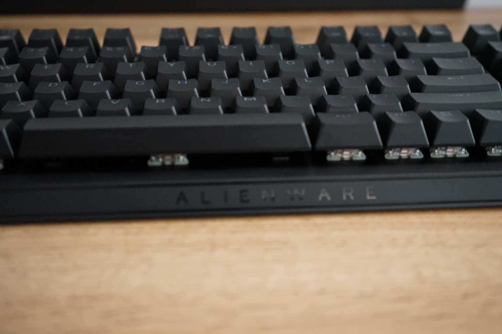 Mechanická klávesnice AW420K od Alienware: Skvělá, ale připlatíte si