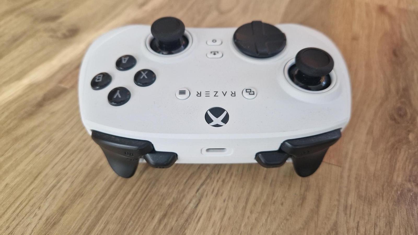 Razer Wolverine v3 Pro: Když se chcete rozmazlovat. Hodně rozmazlovat