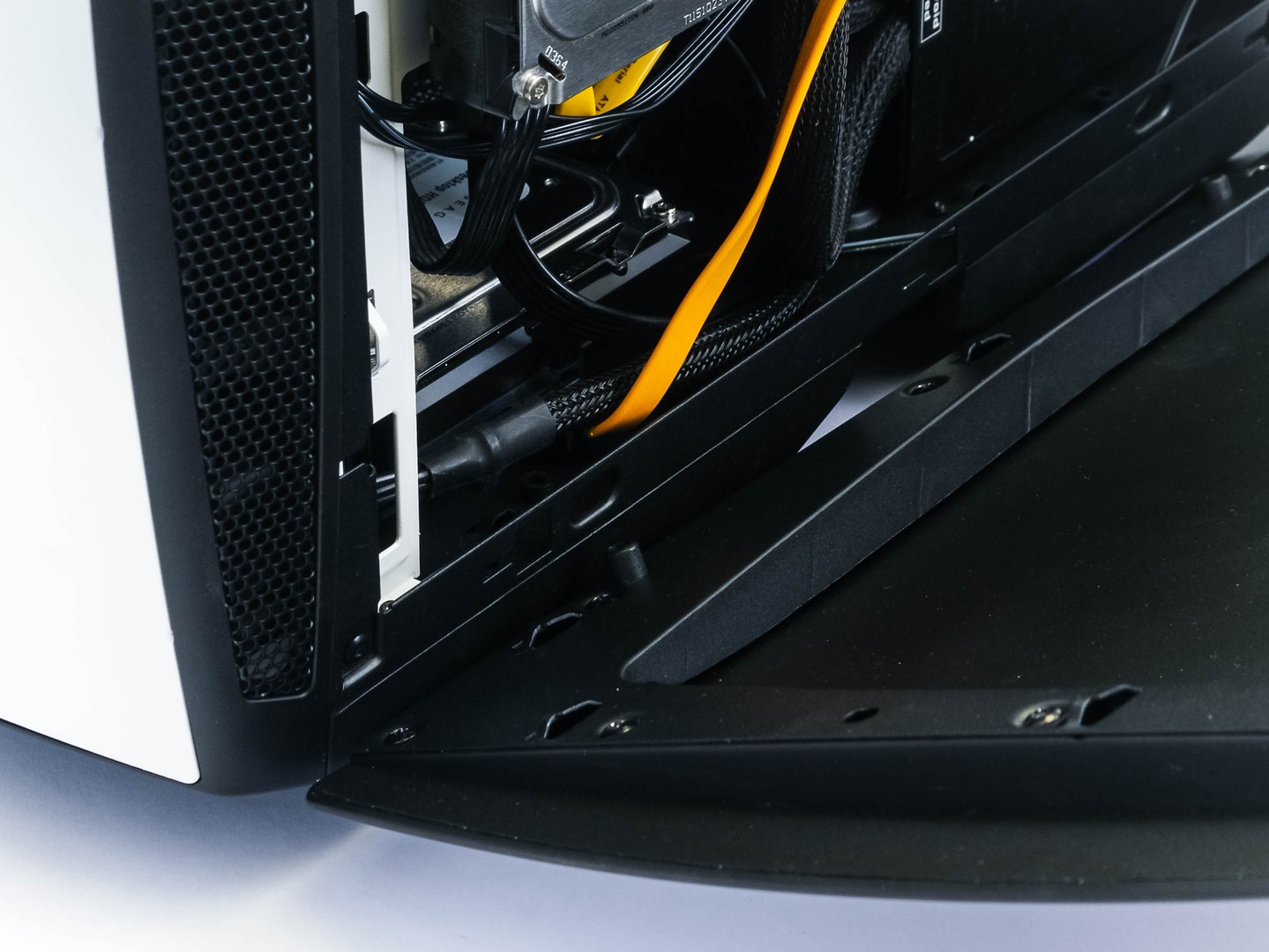 NZXT Manta: Malá skříň pro velké monstrum