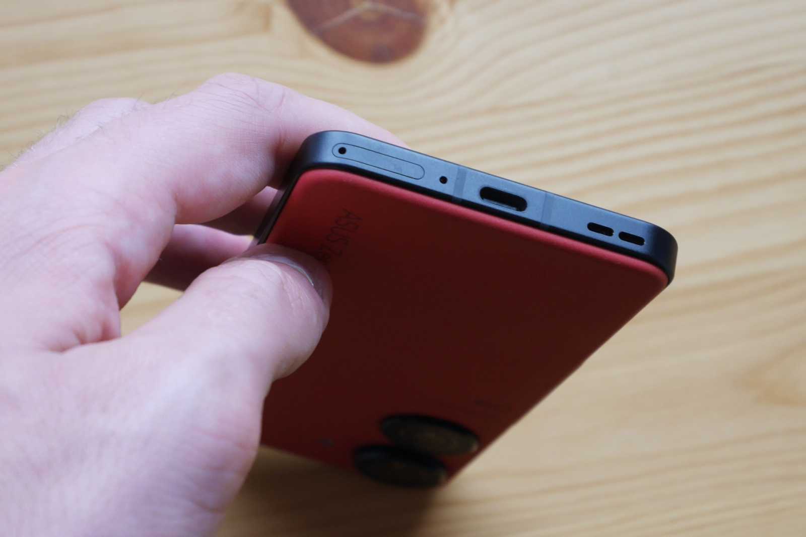 Recenze Asus Zenfone 9: malý superphone umí potěšit i nemile zklamat
