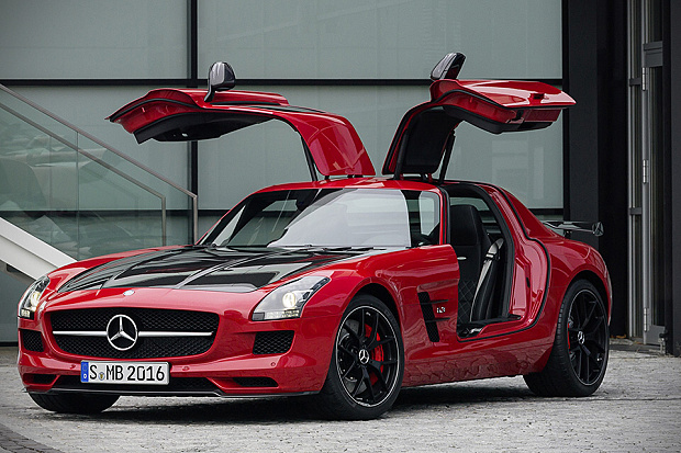 Krásný Mercedes-Benz AMG SLS Final Edition.