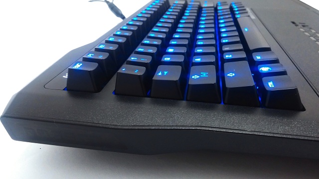 CSko, tanky nebo LoL z pohodlí gauče? To Roccat Sova MK umí!