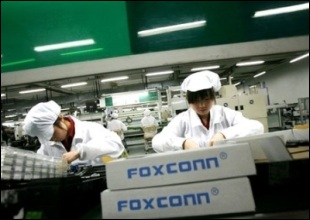 Foxconn chce zamezit sérii sebevražd - podepiš, že se nezabiješ!