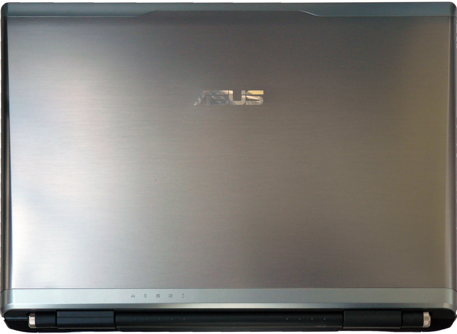 Asus W90 - Radeon HD 4870 X2 v notebooku