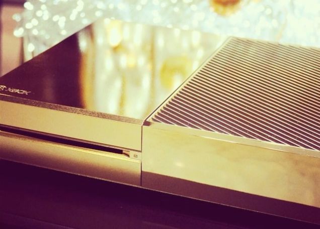 Dubajský obchod nabízí zlaté konzole Xbox ONE a Playstation 4, vaše mohou být za necelých 300 000 korun