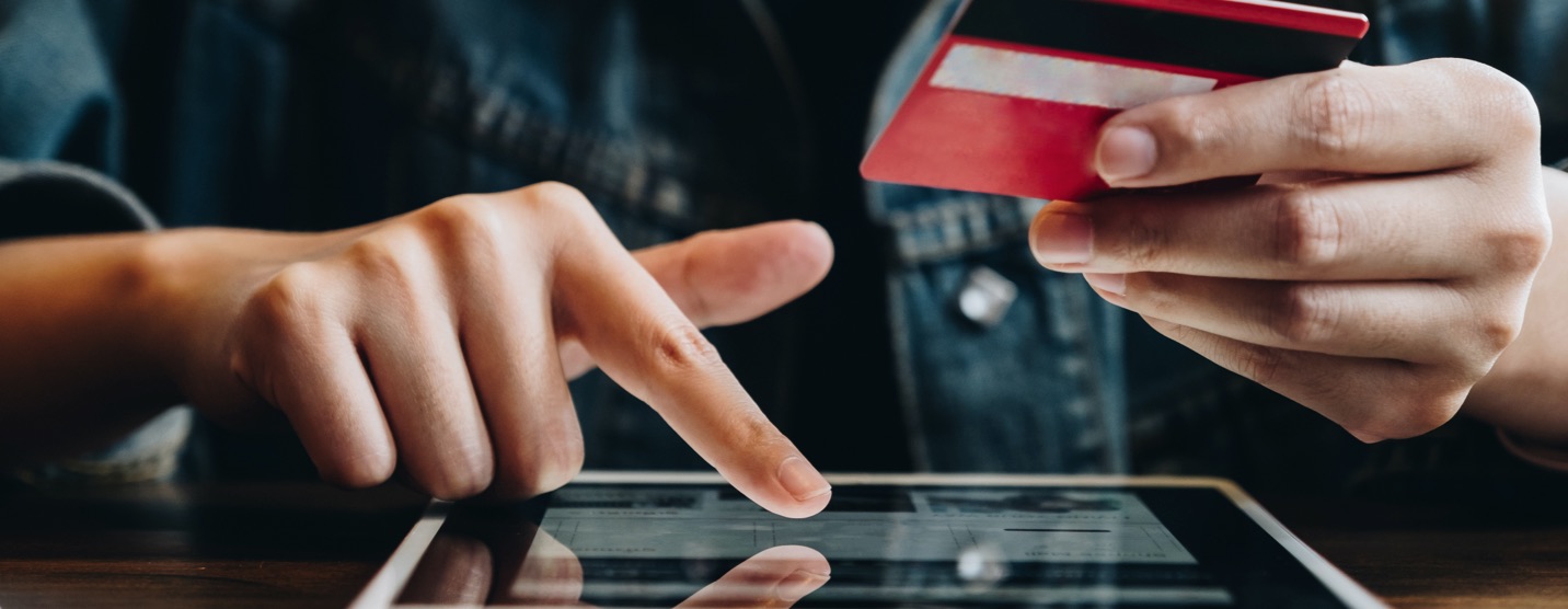 Man paying for order on eCommerce site with a credit card