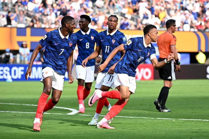 L'équipe de France célèbre un but