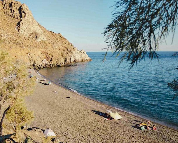 ΔΥΣΚΟΣ: ΠΑΡΑΛΙΑ ΓΥΜΝΙΣΤΩΝ