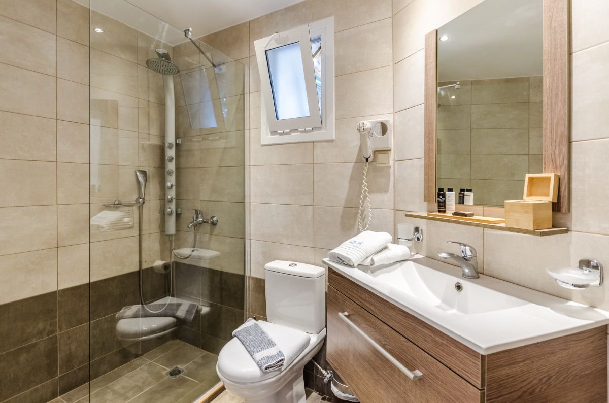 The bathroom of Junior Suite at Pela Mare Hotel