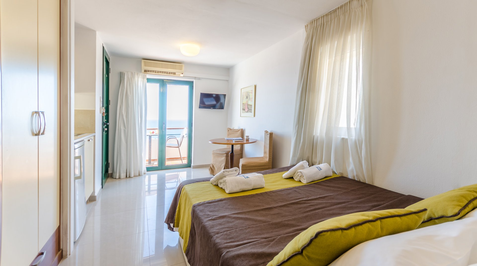 Το υπνοδωμάτιο του Economy Single Room στο Pela Mare Hotel