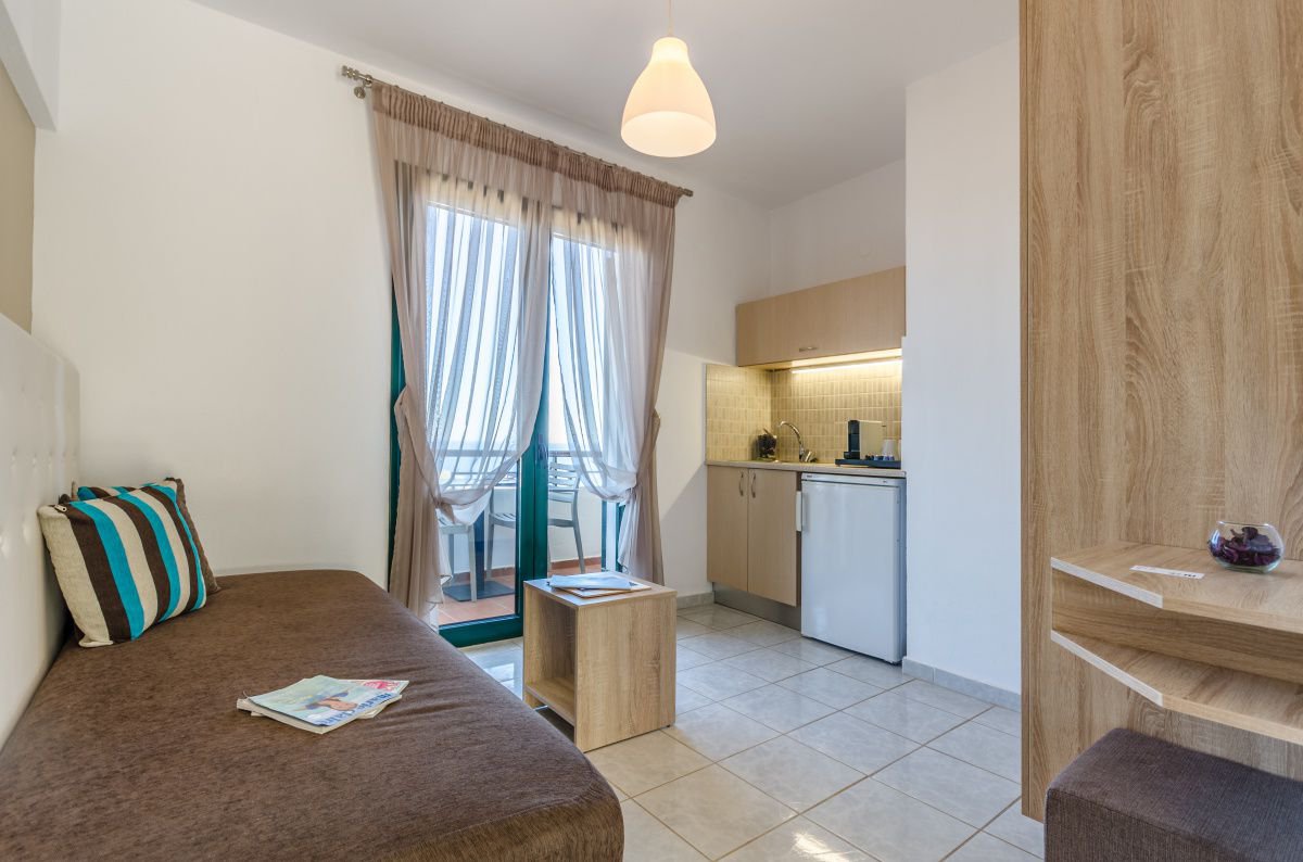 The kitchen of Standard Double Room at Pela Mare Hotel