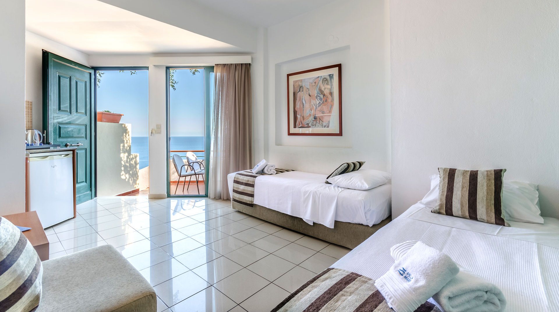 Το σαλόνι του Family Room του Pela Mare Hotel