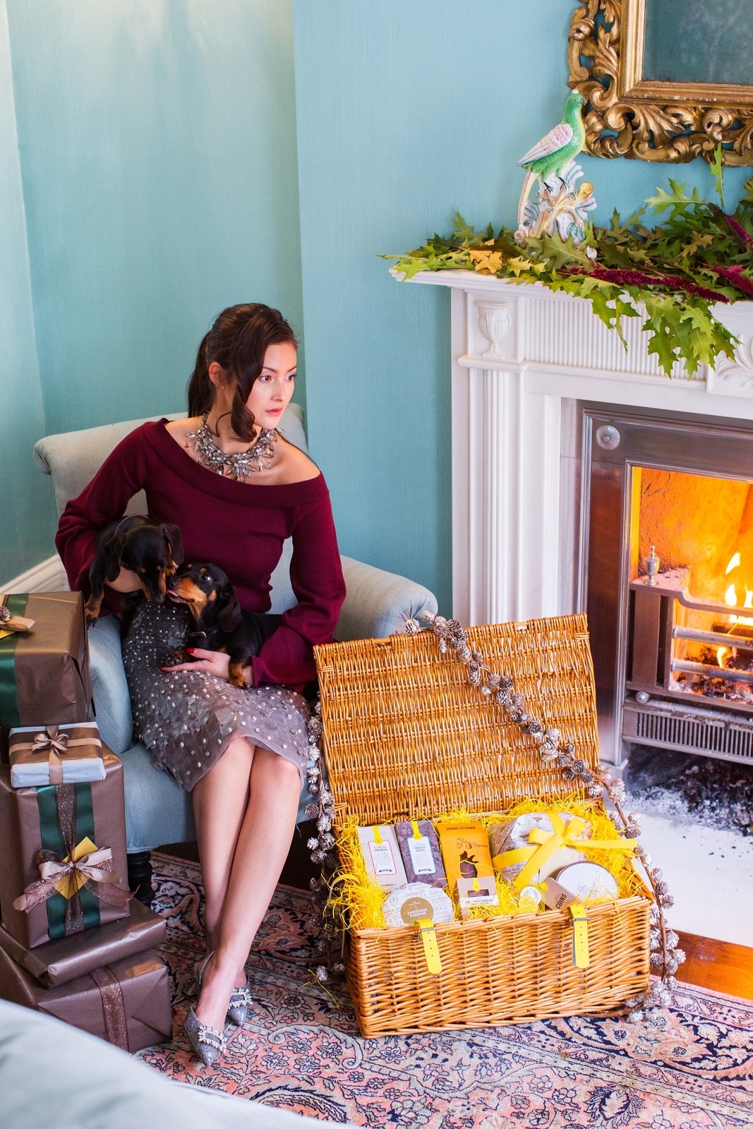 Selfridges Hamper Peony Lim Fire Christmas Dog Decorations