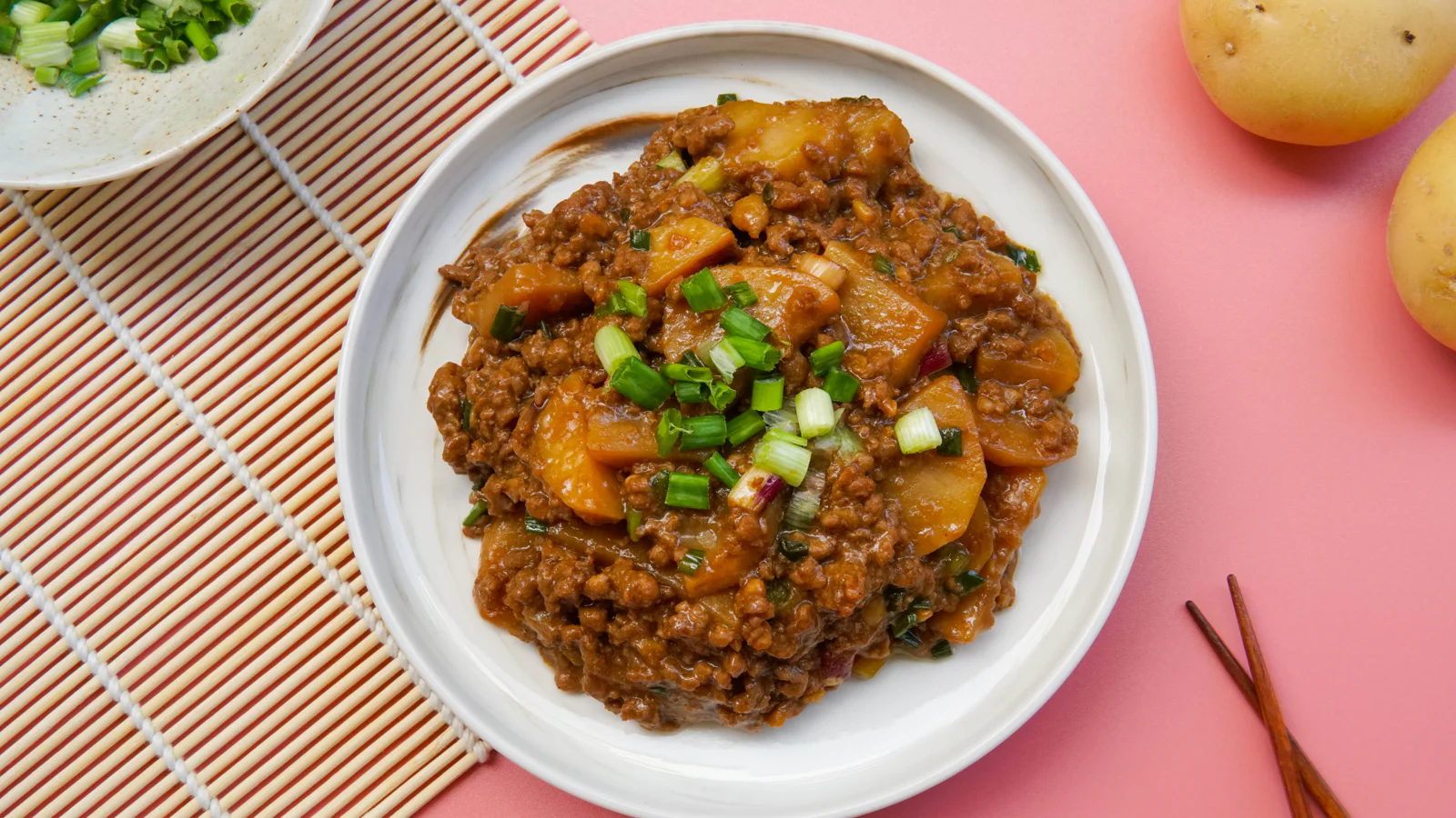 Braised Potatoes with Minced Meat