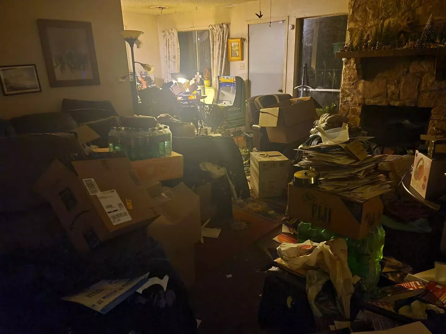 Комната с коробками