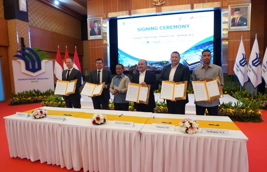 Geoffrey Stretton from Eramet S.A; Bruno Faour from Eramet Indonesia Mining; Minister Bahlil Lahadalia; Solihin Kalla from Kalla Group; Joerg Teichmann from PowerCo; Daniel Gonzalez from Stellantis