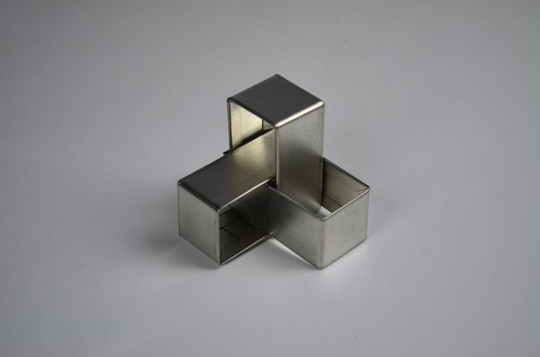 2015FA.Metal1.BorromeanCube.Bayer_Philip_o.JPG