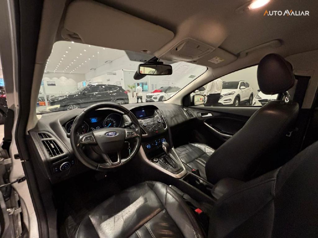 FORD FOCUS 2.0 SE PLUS FASTBACK 16V FLEX 4P POWERSHIFT