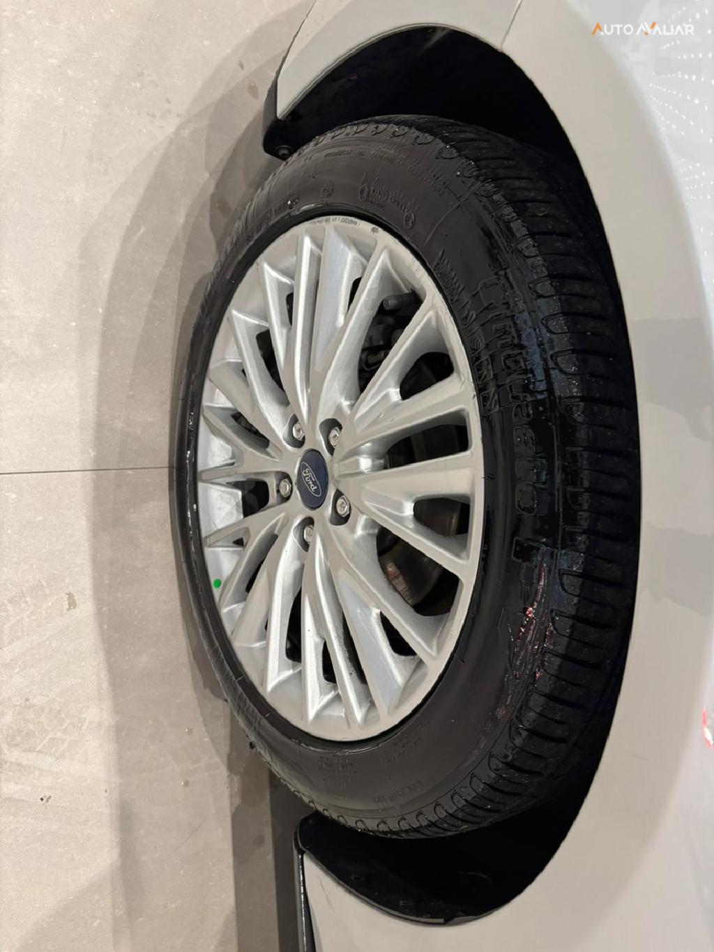 FORD FOCUS 2.0 SE PLUS FASTBACK 16V FLEX 4P POWERSHIFT