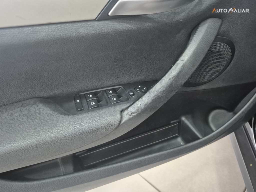 BMW X1 2.0 16V TURBO ACTIVEFLEX SDRIVE20I 4P AUTOMATICO