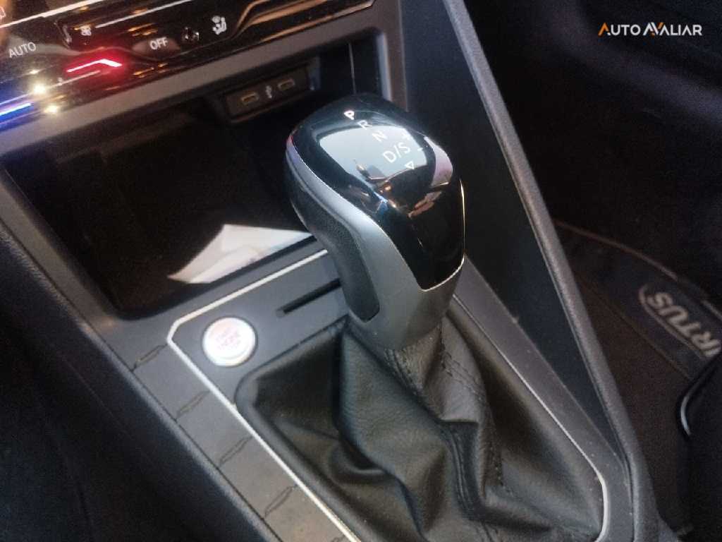 VOLKSWAGEN VIRTUS 1.0 200 TSI HIGHLINE AUTOM&Aacute;TICO