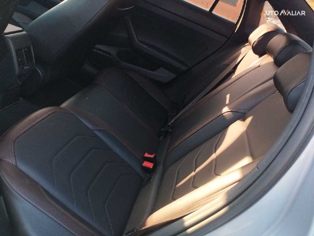 VOLKSWAGEN VIRTUS 1.0 200 TSI HIGHLINE AUTOM&Aacute;TICO