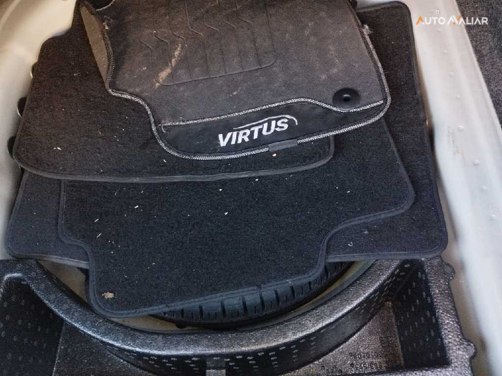 VOLKSWAGEN VIRTUS 1.0 200 TSI HIGHLINE AUTOM&Aacute;TICO