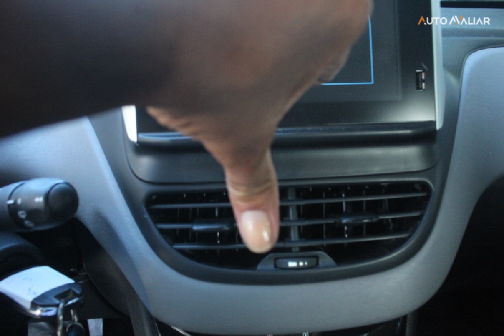 PEUGEOT 208 1.2 ALLURE 12V FLEX 4P MANUAL