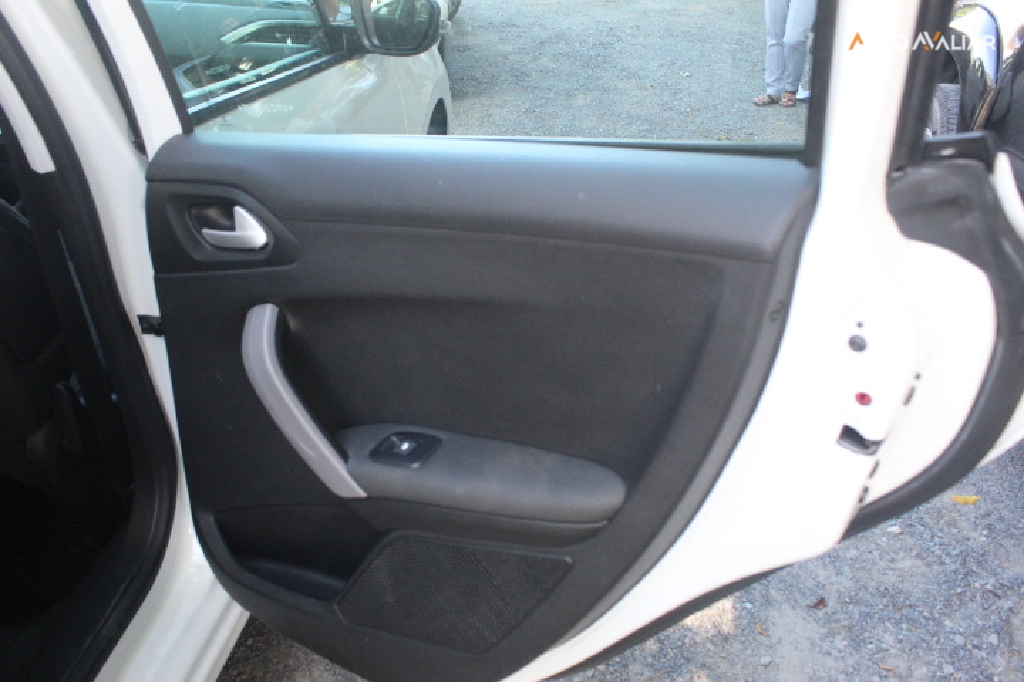 PEUGEOT 208 1.2 ALLURE 12V FLEX 4P MANUAL