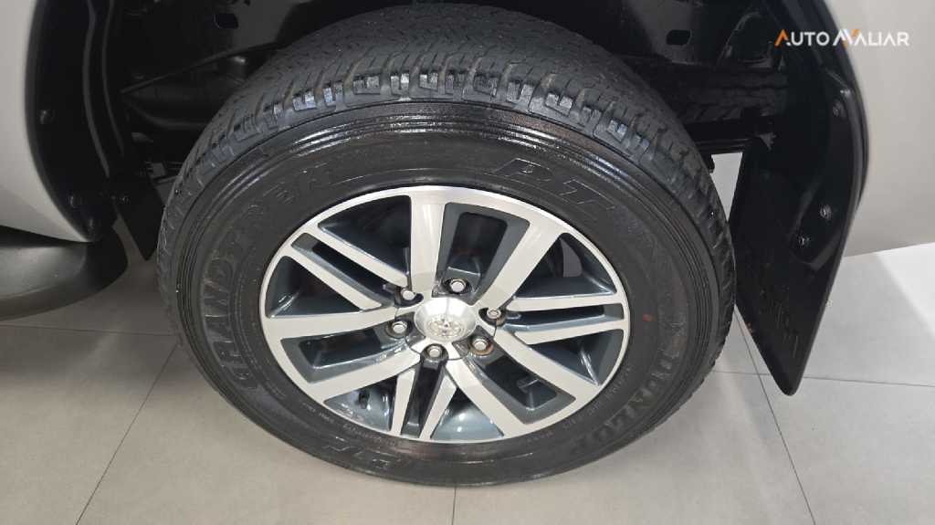 TOYOTA HILUX 2.7 SRV 4X2 CD 16V FLEX 4P AUTOMATICO